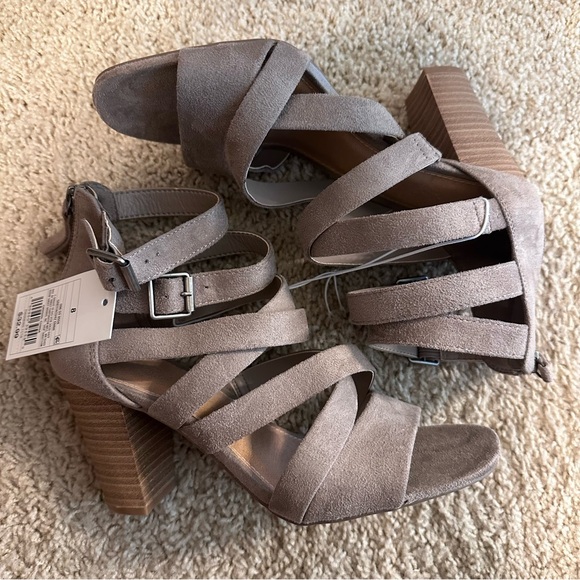 Universal Thread Strappy Heels - Size 8 NWT - Picture 2 of 2